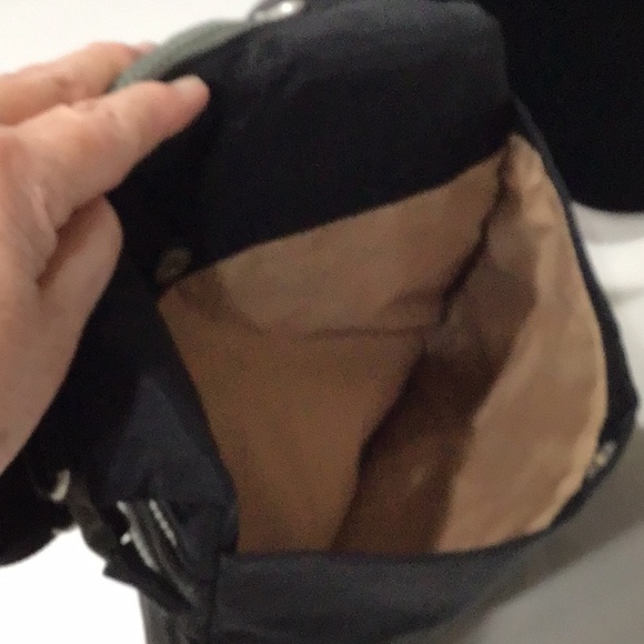 Baggallini fabric multiple pocket crossbody bag - Picture 3 of 10